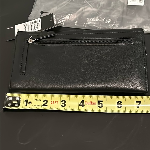 TAHARI Handbags - TAHARI WOMEN WALLET BLACK NEW